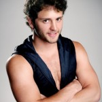 Vídeo e fotos de Christopher Uckermann, o ex-RBD que hoje faz sucesso em carreira solo